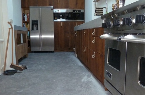 Keuken vloer betonlook van decocement
