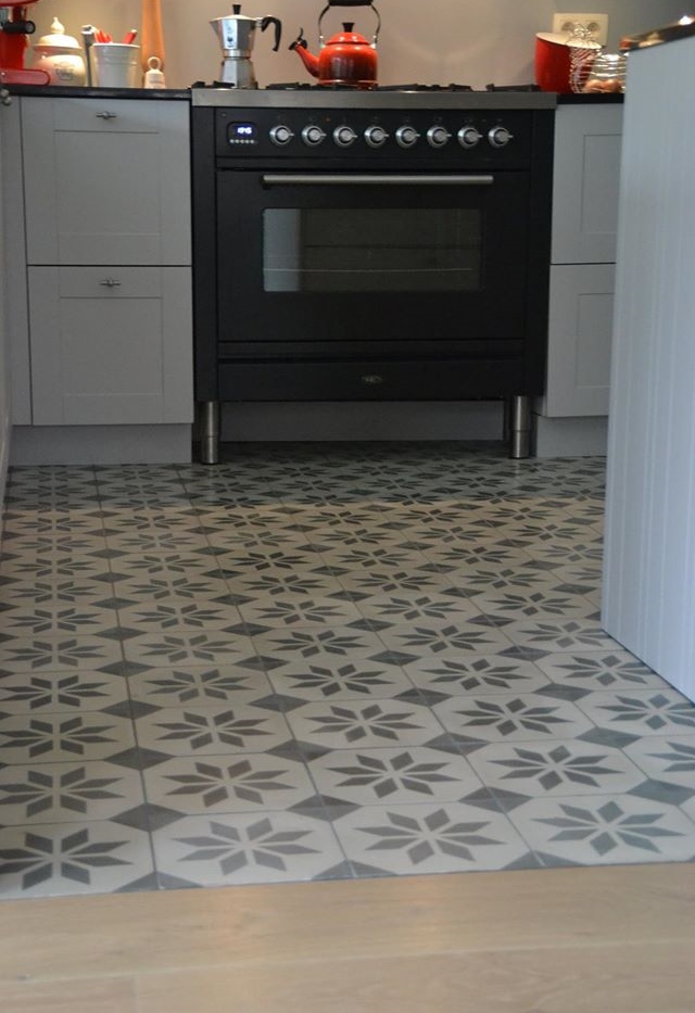 Portugese tegels keukenvloer - Floorz handgemaakte cementtegels Sirus