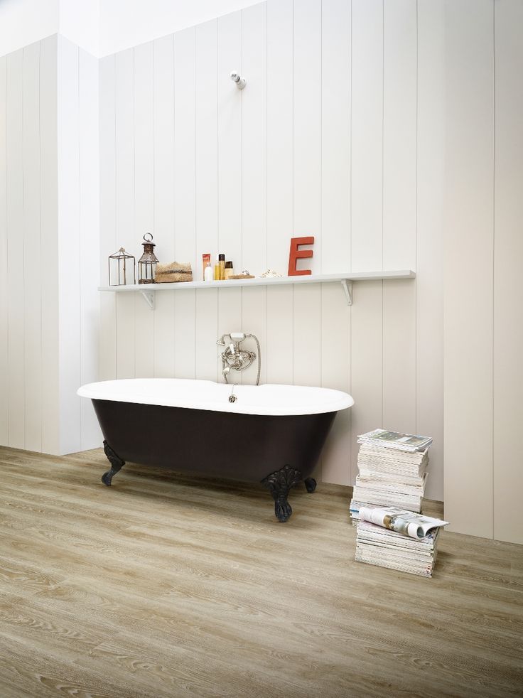 Waterbestendige vloer met houtlook in de badkamer. Vinyl vloer van Moduleo Vinyl vloer