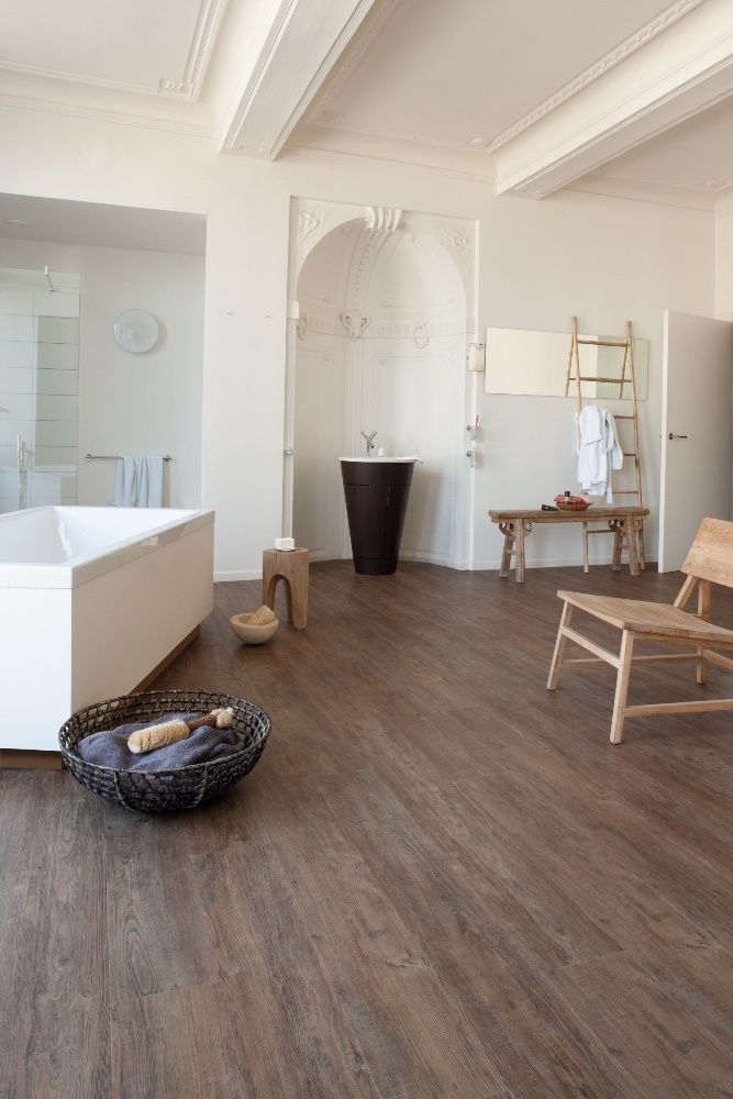 Badkamer met vinul vloer met houtlook. Geschikt voor vloerverwarming - Moduleo Transform