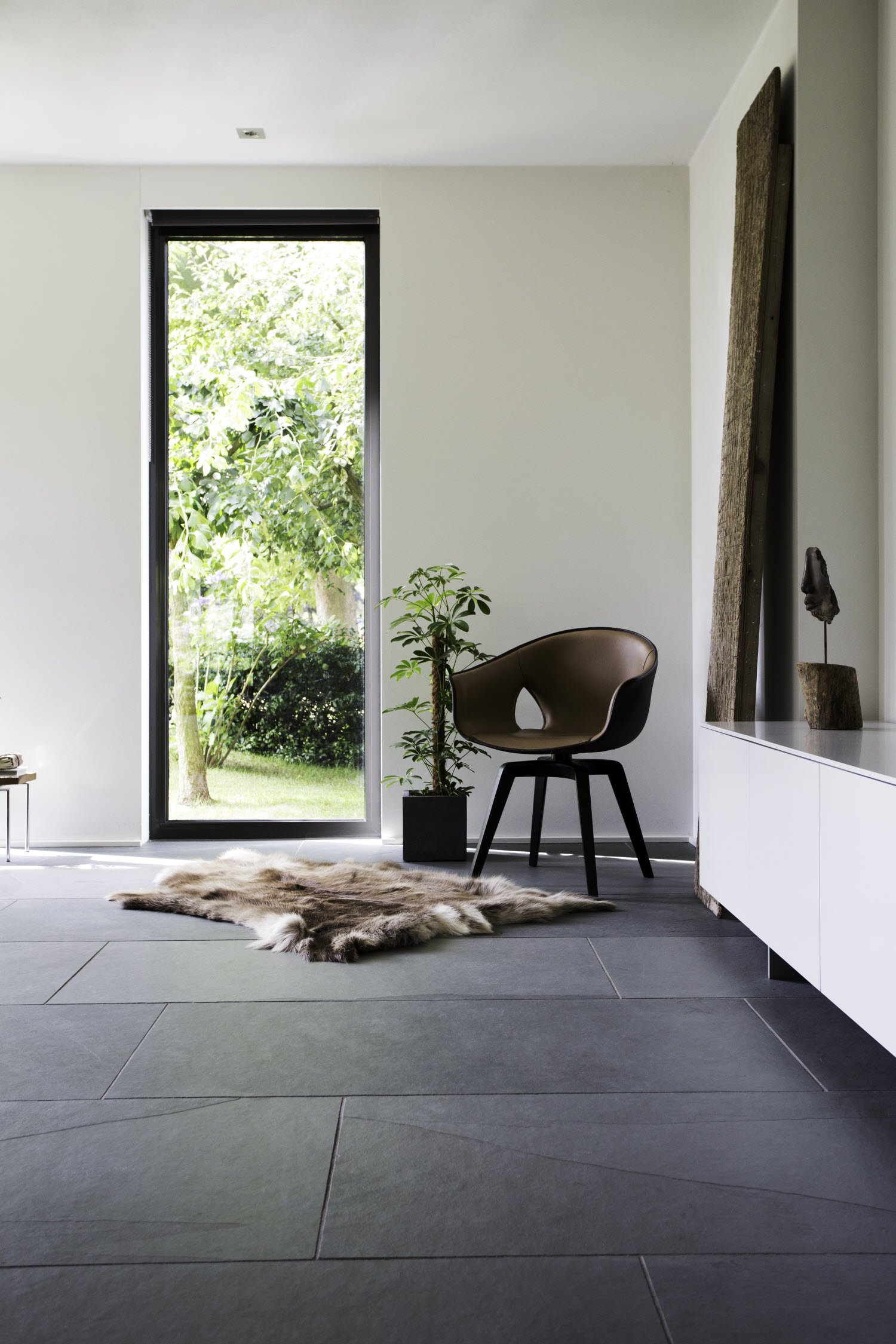 Binnenkijken: natuursteen vloer in modern interieur - UW-vloer.nl