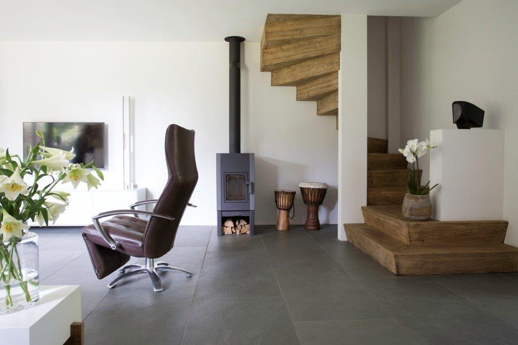 FotoBinnenkijken: natuursteen vloer in modern interieur
